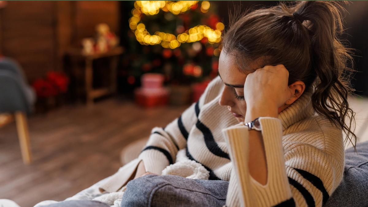 Goodbye Holiday Blues: 3 practical ways to prioritize your mental health during the holidays